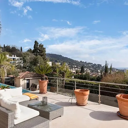 Avec Piscine à Cannes 7 Bedrooms Villa Le Cannet