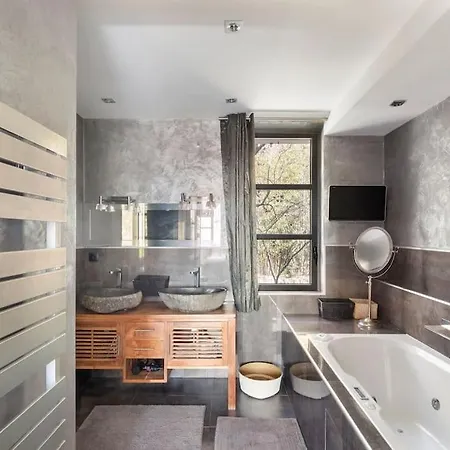 Avec Piscine à Cannes 7 Bedrooms Le Cannet