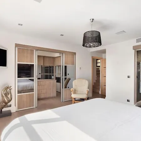 Avec Piscine A Cannes 7 Bedrooms Villa Le Cannet