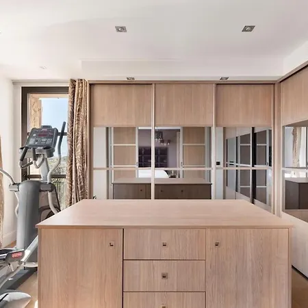 Avec Piscine A Cannes 7 Bedrooms Villa